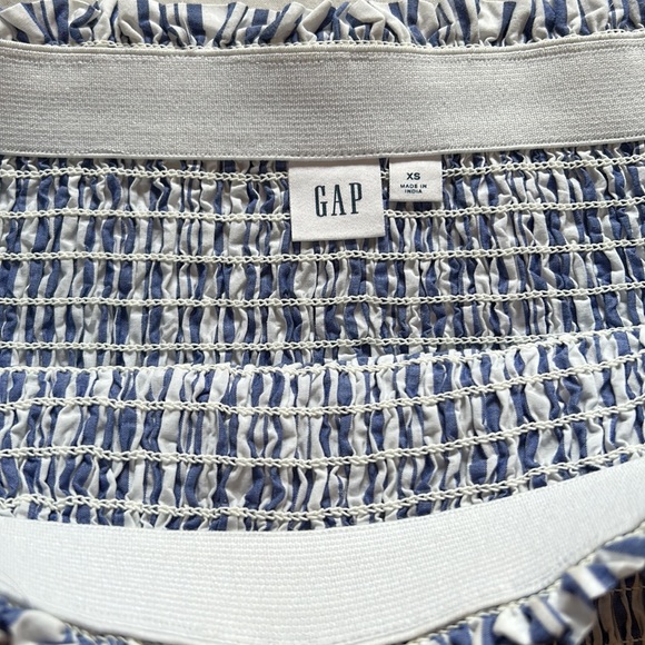 NWOT, GAP Smocked Peplum off-Shoulder Top w/ Bell Sleeves, Blue & White, Size XS - Picture 4 of 5